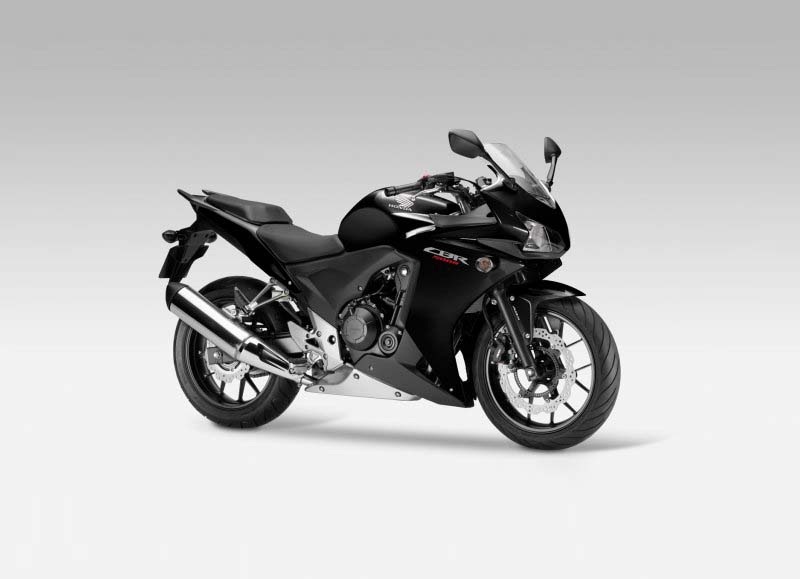 Первые официальные фотографии мотоцикла Honda CBR500 2013