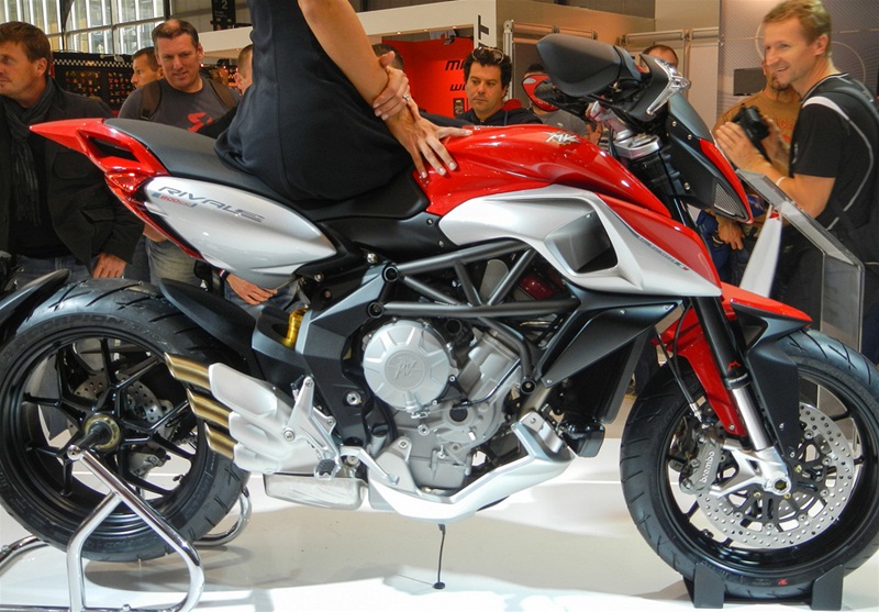 Новый мотоцикл MV Agusta Rivale на EICMA 2012 (видео)