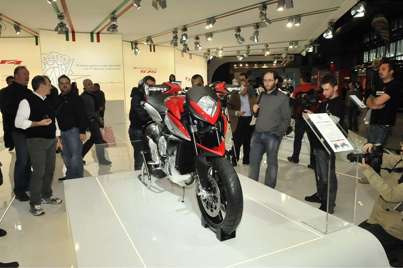 Детальные фотографии мотоцикла  MV Agusta Rivale 2013