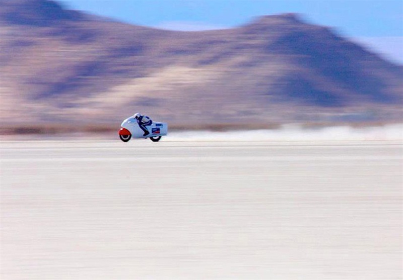 Джим Худжерхайд установили рекорд скорости на электроцикле Lightning
