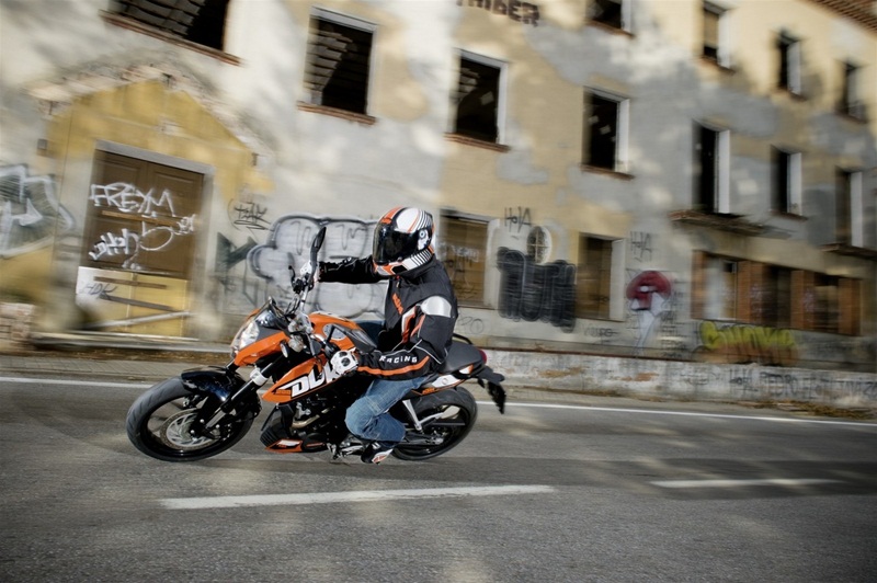 Мотоциклы KTM 125 Duke и KTM 200 Duke - теперь с АБС