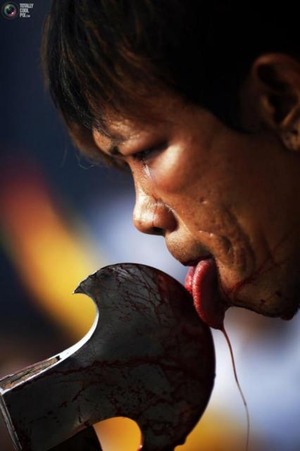 Кровавый - вегетарианский фестиваль в Тайланде