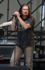 Вокалист Dream Theater наносит последние штрихи на новый сольный альбом