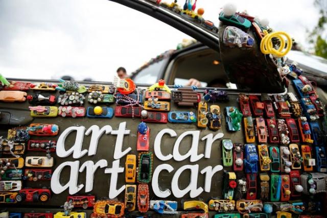 Выставка автомобилей «Art Car Parade»