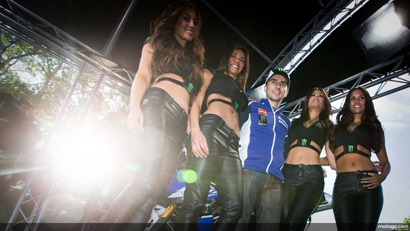 Девушки Monster Energy на Гран При Ле-Мана