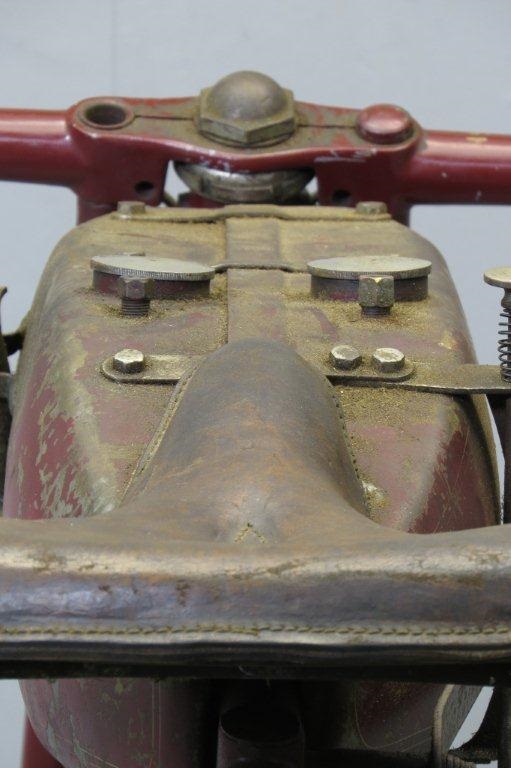 Старинный гоночный байк  Indian Daytona 1919