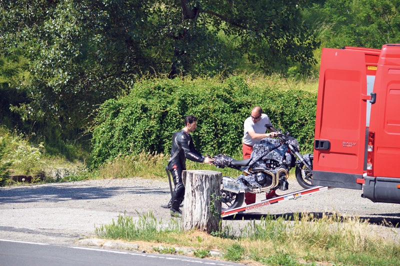 Шпионские фото Ducati Monster 1198 2014