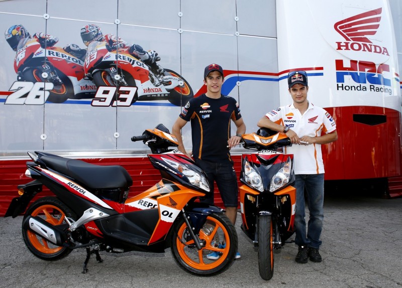 Команда Honda Repsol получила новенькие скутеры Honda NSC50R