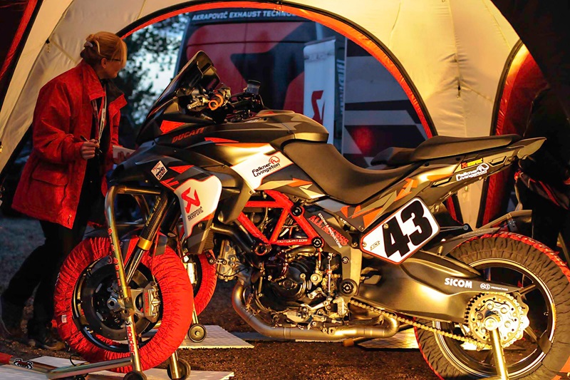 Гоночный мотоцикл Ducati Multistrada 1200 S Pikes Peak