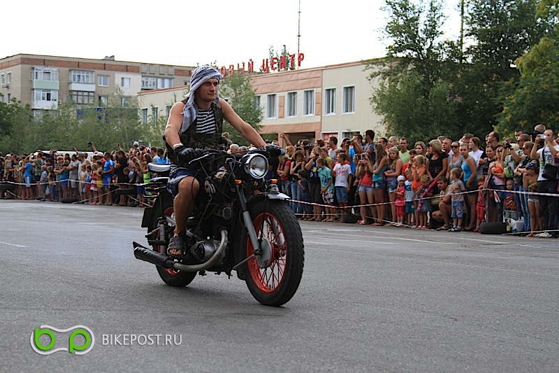 Отчёт с мотофестиваля «Тачанка 2013». День 1, часть 2, парад ретро мотоциклов и кастом байков