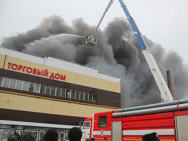 СК возбудил новые уголовные дела после пожара в казанском ТЦ "Адмирал"