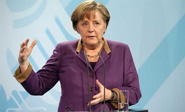 Меркель выступила за двойную стратегию НАТО в взаимоотношении РФ