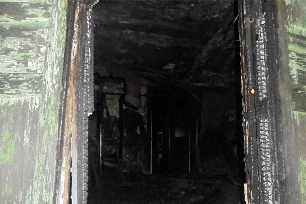 Боевики обстреляли Станицу Луганскую, частный дом сгорел дотла(фото)