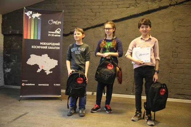 Хакатон NASA: Украинские дети представили поселения будущего