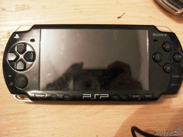 PSP 2008+ 8гб память+ защитный чехол+ 2 игры+Каробка+2 прошивки+тряпочка.