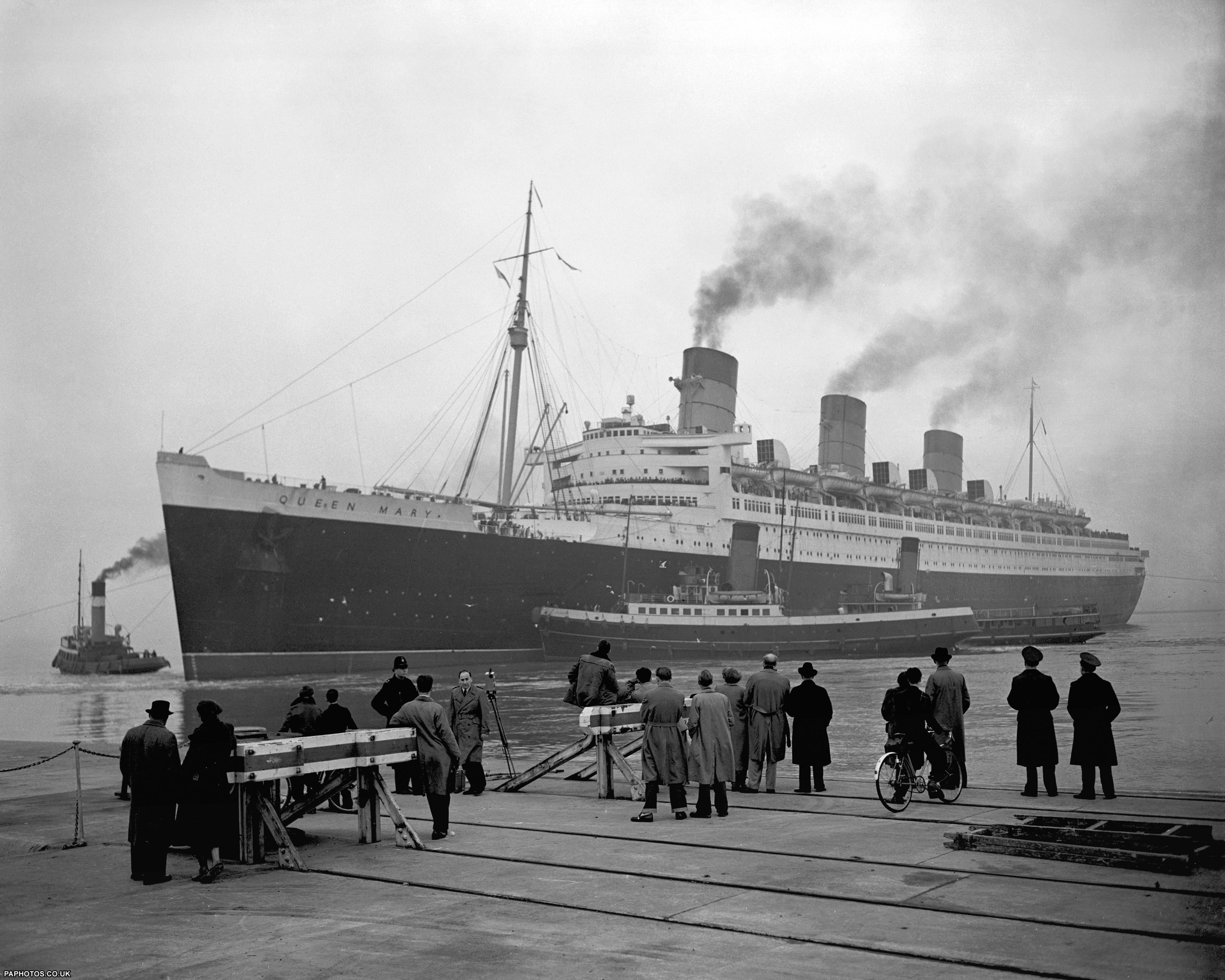 Queen mary, Queen and Ships on Pinterest
